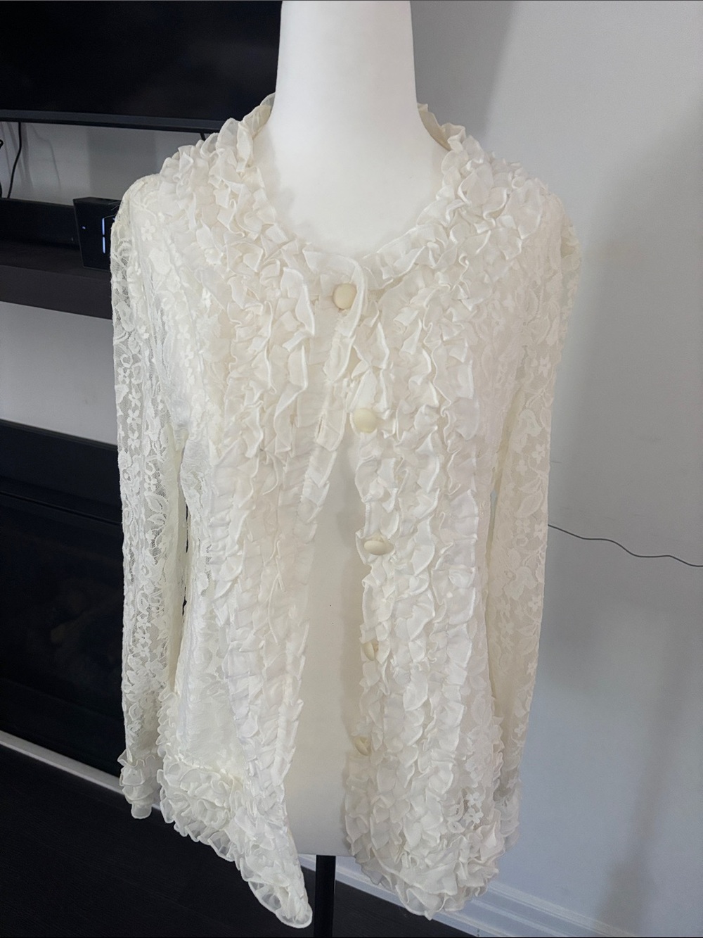 Vintage Ivory Ruffle Lace Button-Front Cardigan